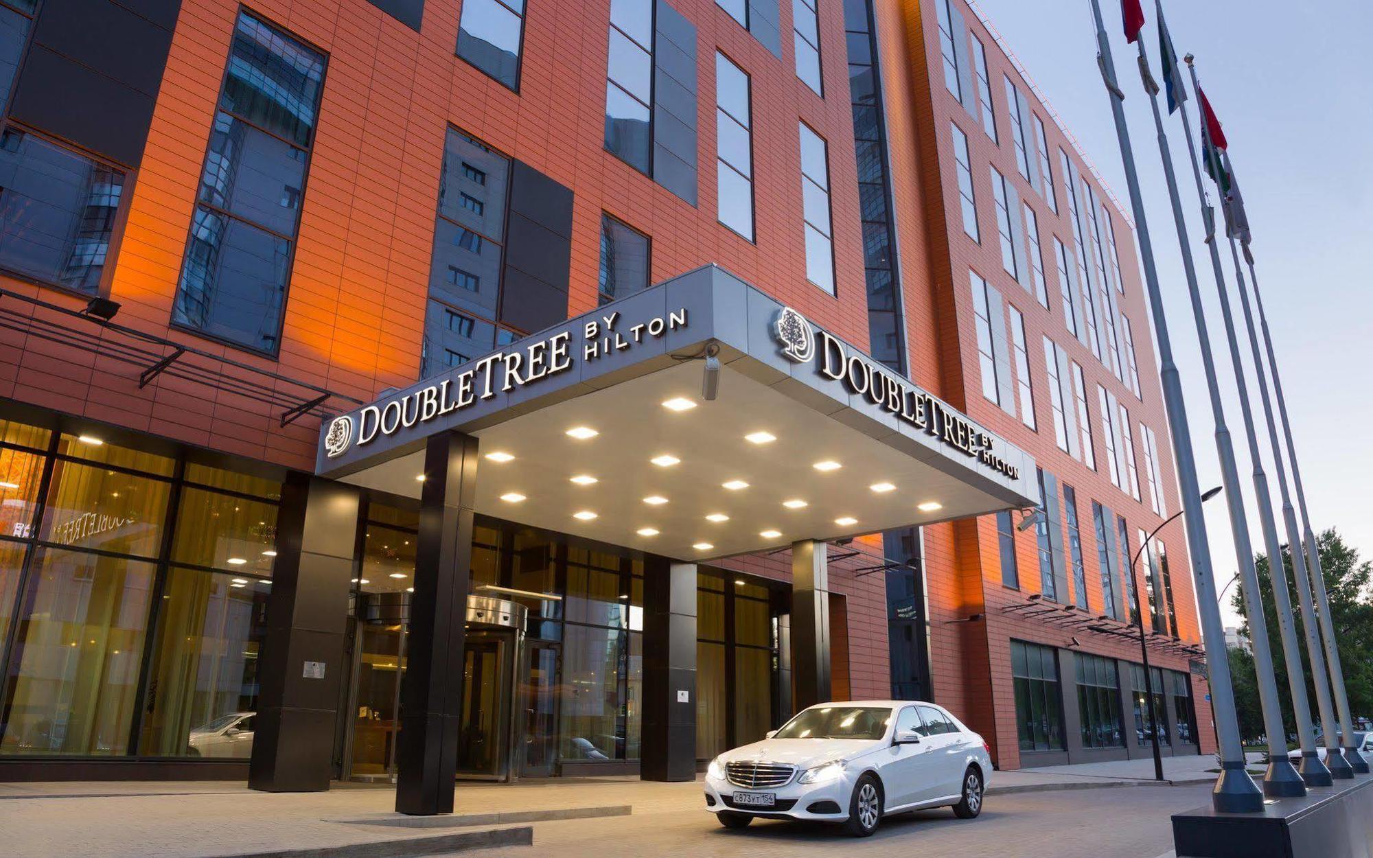 Hotel Doubletree By Hilton Nowosibirsk Exterior foto